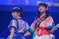 左から真山りか、星名美怜。