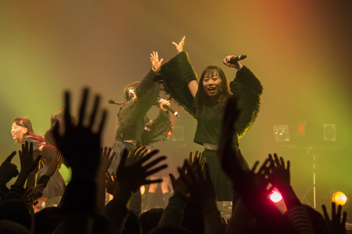 BELLRING少女ハートによるライブの様子。