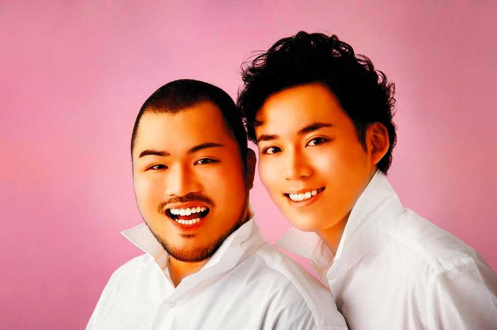 クマムシ。左から長谷川俊輔、佐藤大樹。