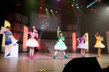 たこやきレインボー「俺のたこ虹ライブ」の様子。