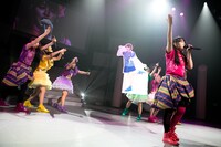 「私がセンター」を歌う安藤ゆず（チームしゃちほこ）。