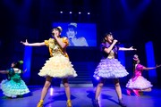たこやきレインボー「俺のたこ虹ライブ」の様子。