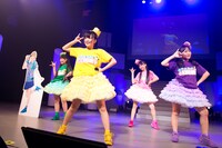 たこやきレインボー「俺のたこ虹ライブ」の様子。