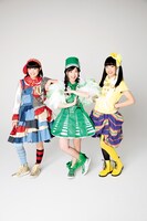 てんかすトリオ「週刊ビッグコミックスピリッツ」グラビアより。左から柏木ひなた、有安杏果、伊藤千由李。