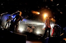 「つばき『真夜中の僕、フクロウと嘘』発売記念ツアー～夜行性の三羽の夢と嘘～」東京・渋谷CLUB QUATTRO公演の様子。（撮影：小川舞）