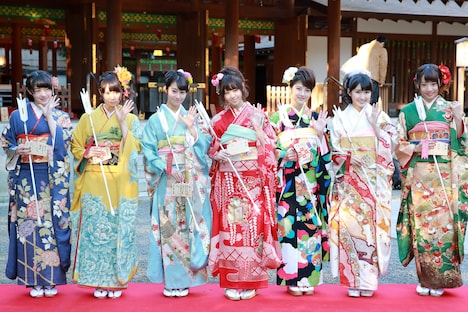 今週の人気画像4位は「乃木坂46“華の94年組”が成人式で誓い『引っ張っていきます！』」より、成人式を行った乃木坂46の新成人メンバー。