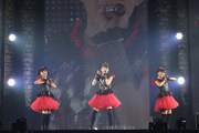 BABYMETAL「LEGEND "2015" ～新春キツネ祭り～」の様子。（Photo by Shingo MIYAAKI）