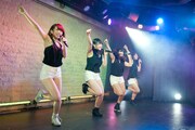 ダイブッ！によるライブの様子。