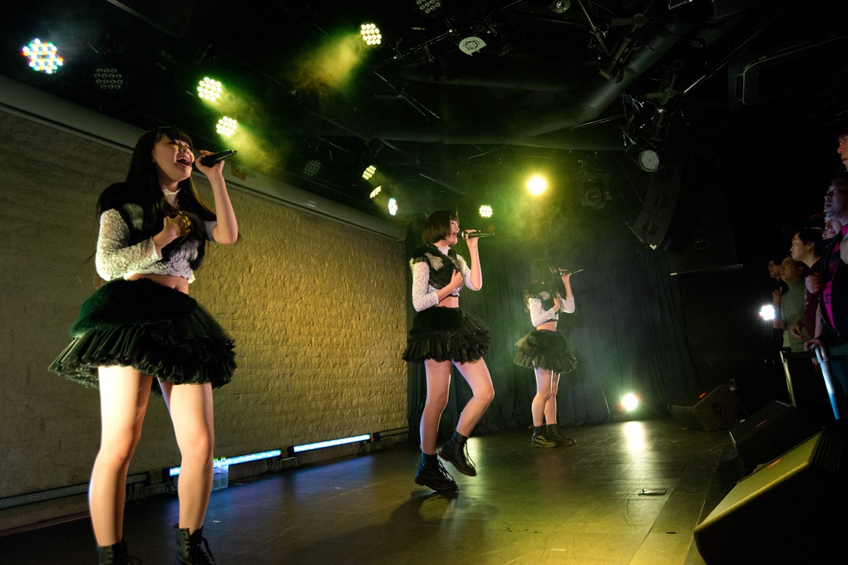 Party Rocketsによるライブの様子。