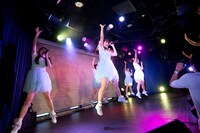 STARMARIEによるライブの様子。