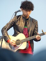 吉田結威（G, Vo）