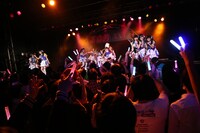 虹のコンキスタドール「『革命的xxx』」の様子。