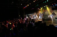 虹のコンキスタドール「『革命的xxx』」の様子。