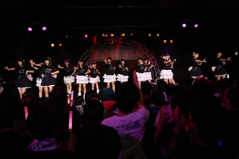 虹のコンキスタドール「『革命的xxx』」の様子。