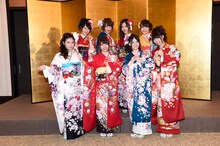 NMB48の新成人。前列左から岸野里香、小谷里歩、上西恵、山岸奈津美。後列左から、大段舞依、上枝恵美加、井尻晏菜、河野早紀。