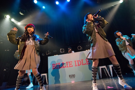 BILLIE IDLEによるお披露目ライブの様子。