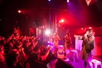 BILLIE IDLEによるお披露目ライブの様子。