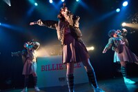BILLIE IDLEによるお披露目ライブの様子。