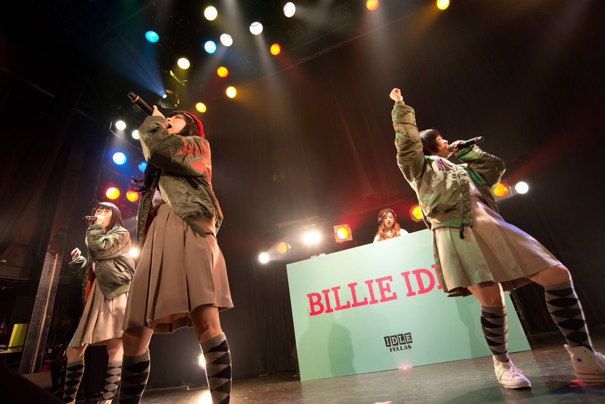 BILLIE IDLEによるお披露目ライブの様子。