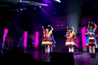 私立恵比寿中学＆チームしゃちほこ「俺のエビしゃちライブ」の様子。