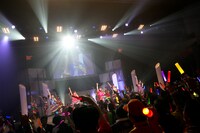 私立恵比寿中学＆チームしゃちほこ「俺のエビしゃちライブ」の様子。