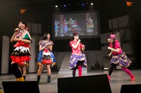 私立恵比寿中学＆チームしゃちほこ「俺のエビしゃちライブ」の様子。