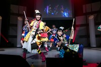 伊藤千由李の衣装を着た柏木ひなたと咲良菜緒の衣装を着た中山莉子。