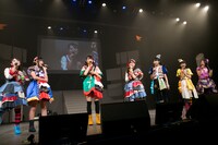 私立恵比寿中学＆チームしゃちほこ「俺のエビしゃちライブ」の様子。