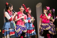 私立恵比寿中学＆チームしゃちほこ「俺のエビしゃちライブ」の様子。