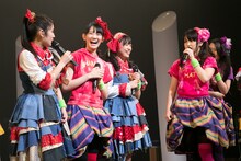 私立恵比寿中学＆チームしゃちほこ「俺のエビしゃちライブ」の様子。