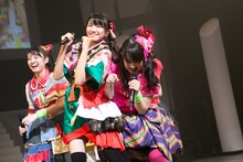 左から咲良菜緒（チームしゃちほこ）、星名美怜（私立恵比寿中学）、安藤ゆず（チームしゃちほこ）。