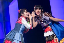 左から咲良菜緒（チームしゃちほこ）、廣田あいか（私立恵比寿中学）。