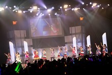 「また明日」を歌う私立恵比寿中学とチームしゃちほこ。