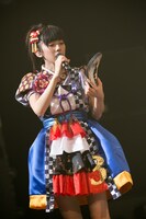 星名美怜の靴底を持つ真山りか。