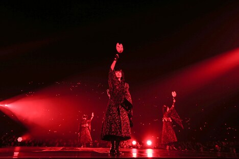 BABYMETAL「LEGEND "2015" ~新春キツネ祭り~」の様子。(Photo by Taku Fujii / MIYAAKI Shingo)