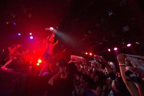 LUI◇FRONTiC◆松隈JAPANインディーズラストワンマンライブ「ジャポニカ最終ライブ～この支配からの卒業～」の様子。