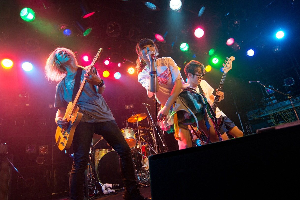 LUI◇FRONTiC◆松隈JAPANインディーズラストワンマンライブ「ジャポニカ最終ライブ～この支配からの卒業～」の様子。
