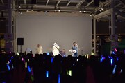 DISH//「1stALBUM『MAIN DISH』発売記念イベント」神奈川・ラゾーナ川崎プラザ ルーファ広場 グランドステージ公演の様子。