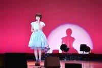 花澤香菜「花澤香菜スペシャルライブ：やくしまるえつこソングス」の様子。
