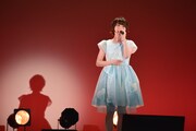 花澤香菜「花澤香菜スペシャルライブ：やくしまるえつこソングス」の様子。