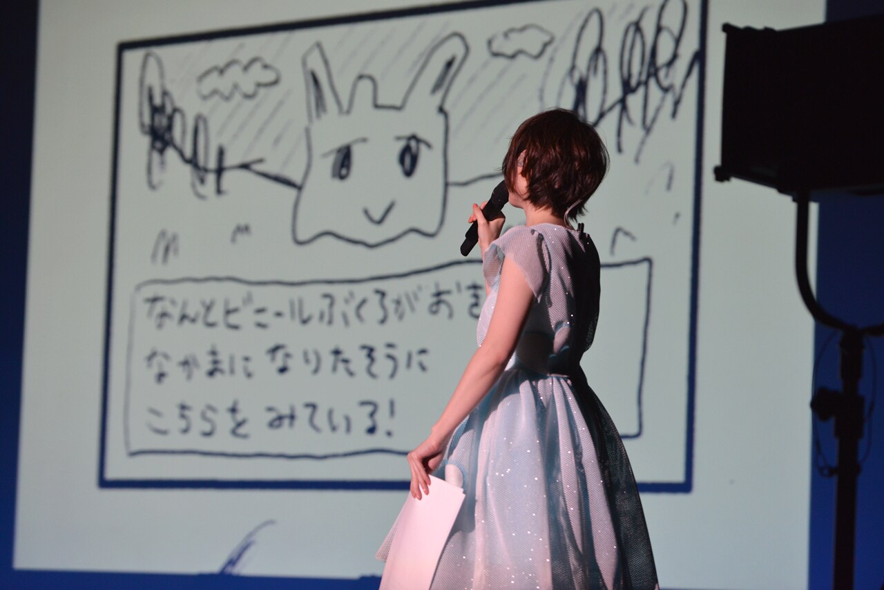 花澤香菜、やくしまるソングで耳を支配＆アドリブアフレコ紙芝居