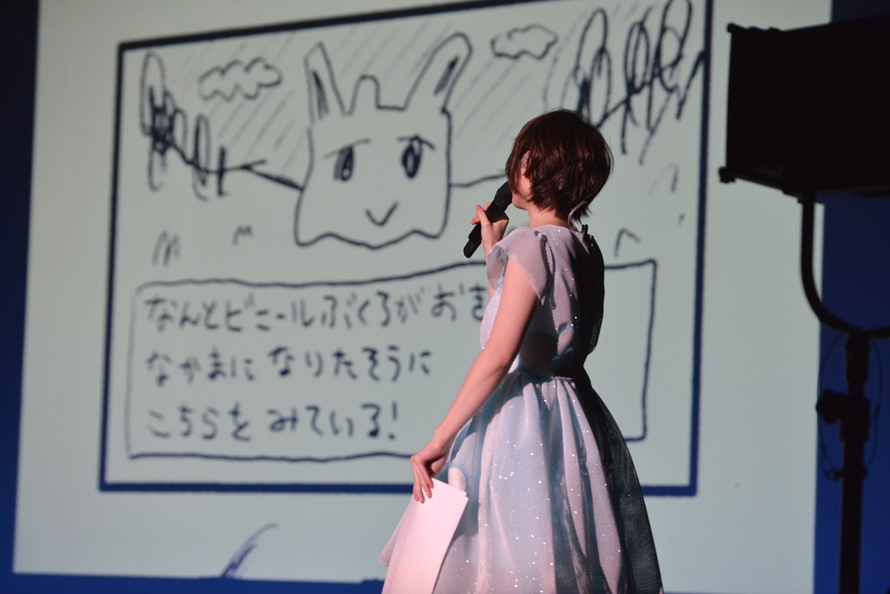 オリジナルアニメ「花太郎 in こきゅうとす」で即興アフレコに挑戦する花澤香菜。