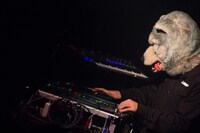 MAN WITH A MISSION「Seven Deadly Sins TOUR 2015」大阪・心斎橋DROP公演の様子。
