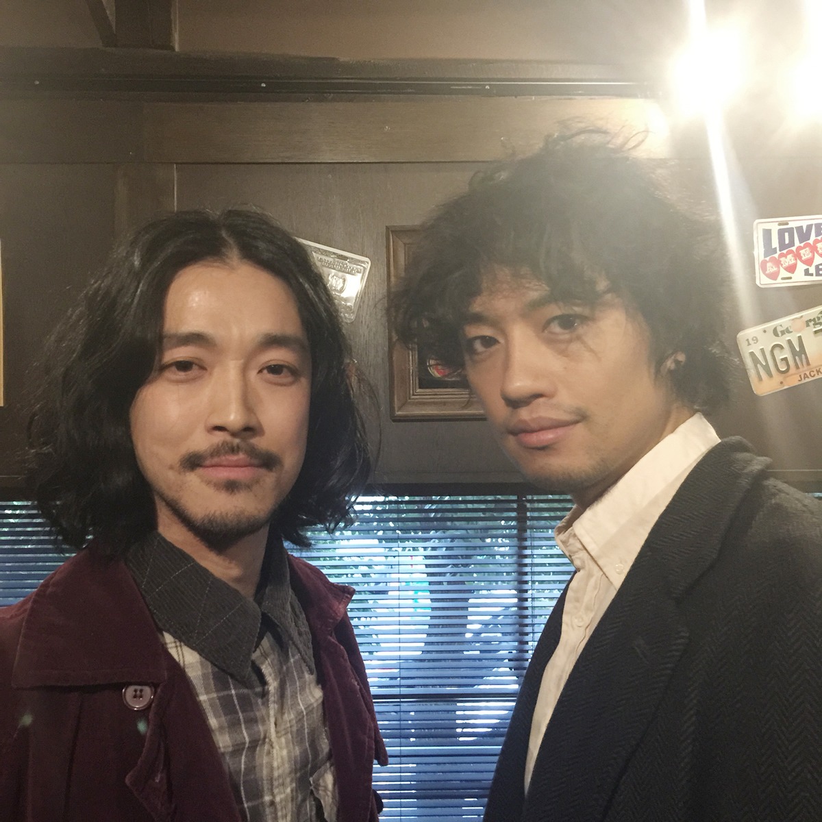左から大橋トリオ、斎藤工。