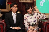 左からフジテレビアナウンサーの福井慶仁、西内まりや。 (c)フジテレビ