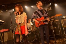 左からPORIN（Vo, Syn）、atagi（Vo, G）