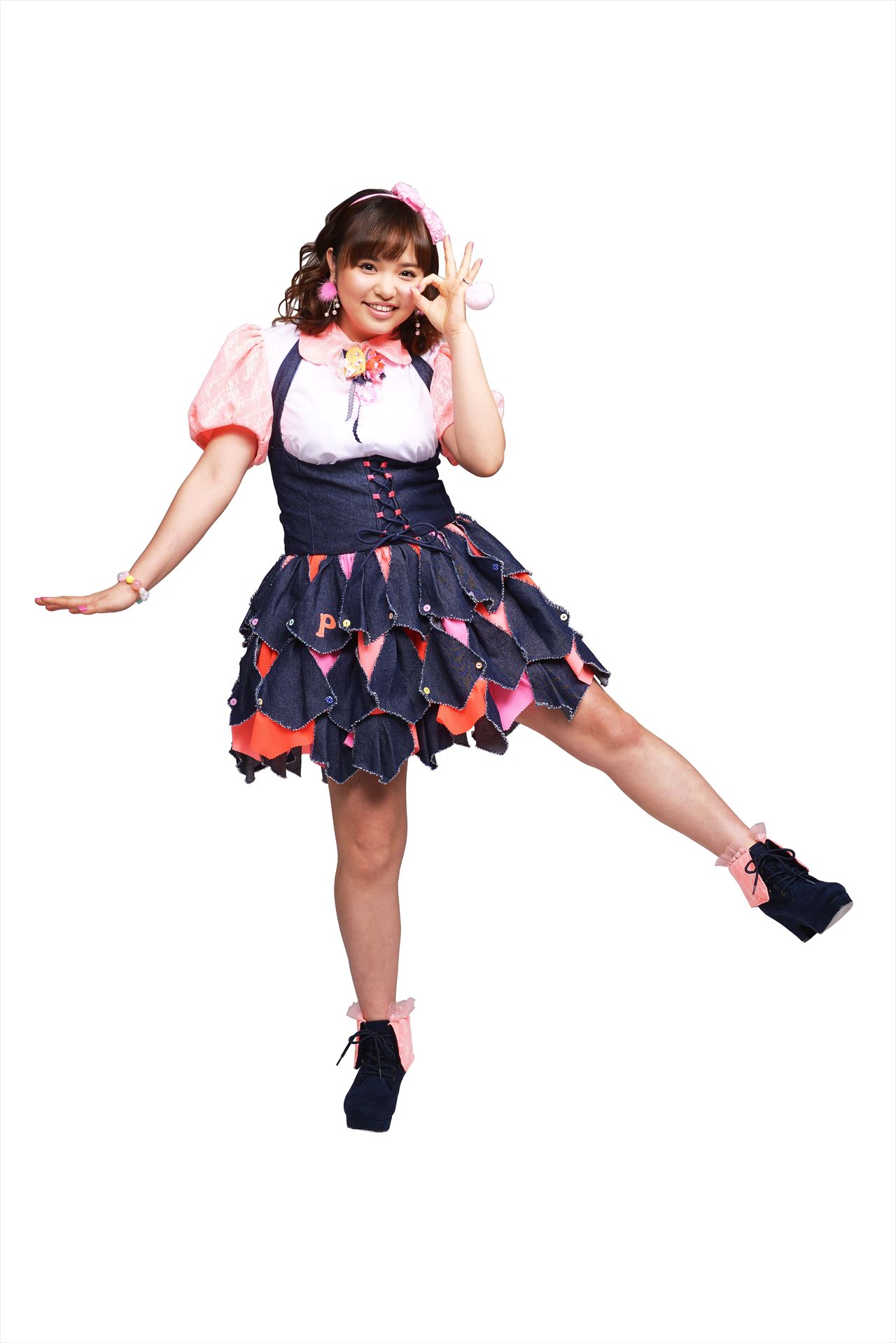今週の人気画像3位は「これが本当の“大型”新人！平均体重76kgの女性アイドルグループ誕生」より、犬童舞子。1992年6月28日生まれ。身長162cm、体重70kg。