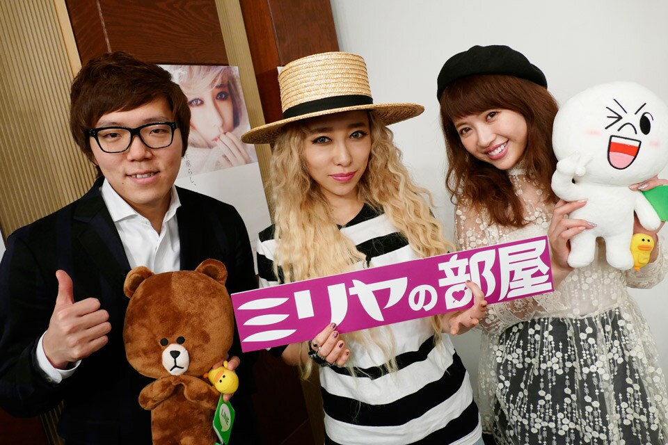 左からHIKAKIN、加藤ミリヤ、舟山久美子。