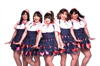 2015年の人気画像26位は「これが本当の“大型”新人！平均体重76kgの女性アイドルグループ誕生」より、Pottya。