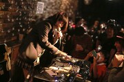 DJあの（撮影：後藤壮太郎）